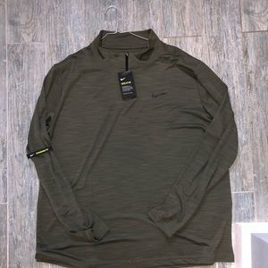 NIKE BEATHE DRI FIT 1/4 zip long sleeve shirt